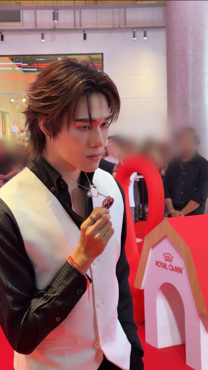 12augurl's tweet image. : ขอหน้าพี่พีทหน่อย

ละดูนานิเข้าคาแรกเตอร์พีทในเสี้ยววิ ดุมากก ดูเป็นตัวละครที่อมทุกข์จริงๆอะ ชีวิตไม่มีความสุข ไม่มีใคร ไม่เอาใคร หมาป่าเดียวดาย อยากรู้ว่าฮีไปเจออะไรมา
#hirunkit_