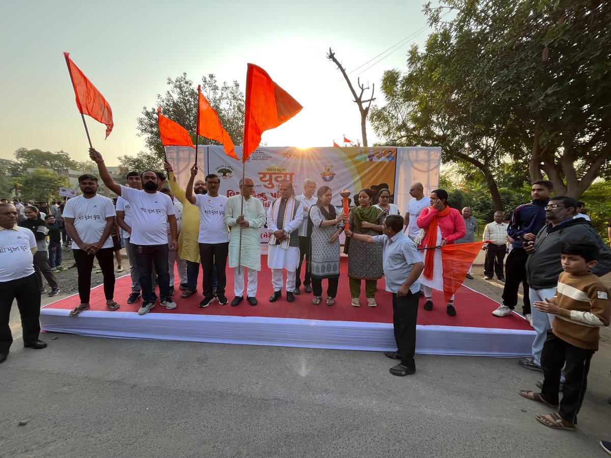 BajrangDalOrg's tweet image. “नशा तोड़ता है भारत का बल, छोड़ो नशा और अपनाओ बजरंग दल”

विश्व हिन्दू परिषद बजरंग दल, गांधीनगर द्वारा #नशा_मुक्त_भारत अभियान के अंतर्गत रन फ़ॉर हेल्थ मैराथन दौड़ का आयोजन किया गया। इस आयोजन में बड़ी संख्या में युवाओं और बच्चों ने भाग लिया।

#VHP | #BajrangDal | #VHPMarathon |…