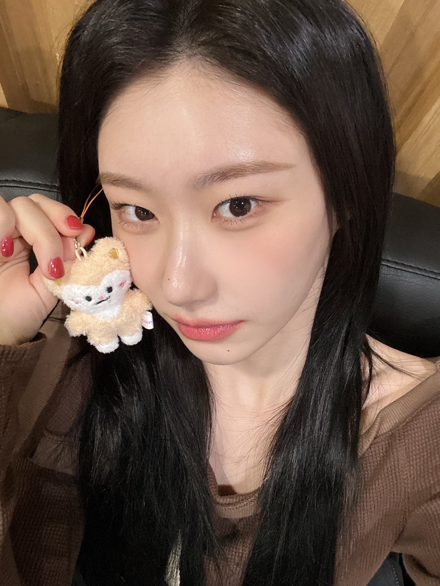ITZYofficial's tweet photo. 보내기 싫은 일요일 저녁보다 
더 보내기 싫은 령디와의 스페셜 영스🥲

마지막까지 함께해요 믿지💕

SBS 고릴라 APP
📻 Android: https://t.co/B3pLfXyGnr
📻 IOS: https://t.co/VYSWGqyNV8

#ITZY #MIDZY @ITZYofficial
#ITZY_TUNNELVISION
#ITZY_TNVS https://t.co/szesTZmiep