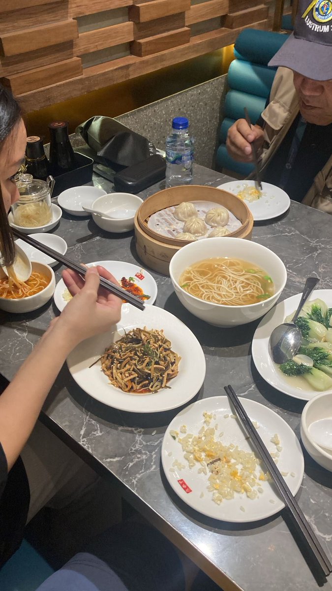 klikiis's tweet photo. Udah lama ga update 😂 
Kemarin fokus beresin kamar Ario di Ciledug sebelum kepindahan kami, mindahin barang2 di laci dan lemari.

Sorenya Ario nemenin ke GBK ngecek Ann’s trs makan sore di PS sama Ayah.

Hari ini beberes lagi, siang ini Ario padel, aku mau menikmati me time 😬 https://t.co/407r4bhzqt