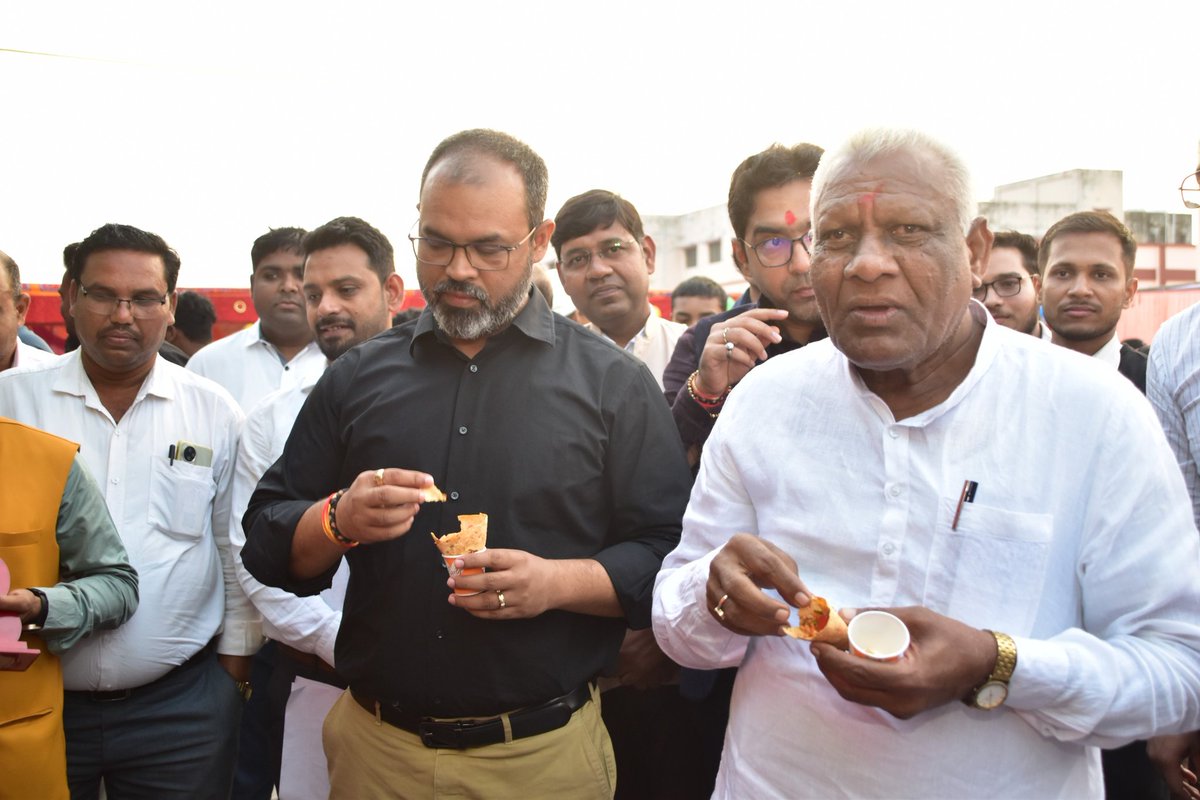 PMSHRIEMRSBW's tweet photo. *Janjatiya Gaurav Diwas 2025*
The display board was decorated thematically. Also, a Baal Mela organised with games &amp; food prepared by children only. Event was blessed with gracious presence of MLA Sh. Mohle ji &amp; DM Sh. Kundan Kumar. Esteemed guests recounted tribal contributions. https://t.co/YBux8bUHtn