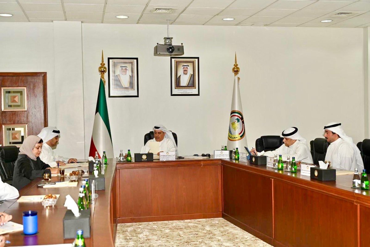 لجنة الخدمات العامة تعقد اجتماعها الدوري بحضور معالي محافظ الجهراء وتبحث احتياجات سكان المحافظة وعددًا من الملفات الخدمية

عقدت لجنة الخدمات العامة بمجلس محافظة الجهراء اجتماعها الدوري هذا اليوم بحضور معالي محافظ الجهراء السيد حمد جاسم الحبشي، حيث تمت مناقشة عدد من الموضوعات