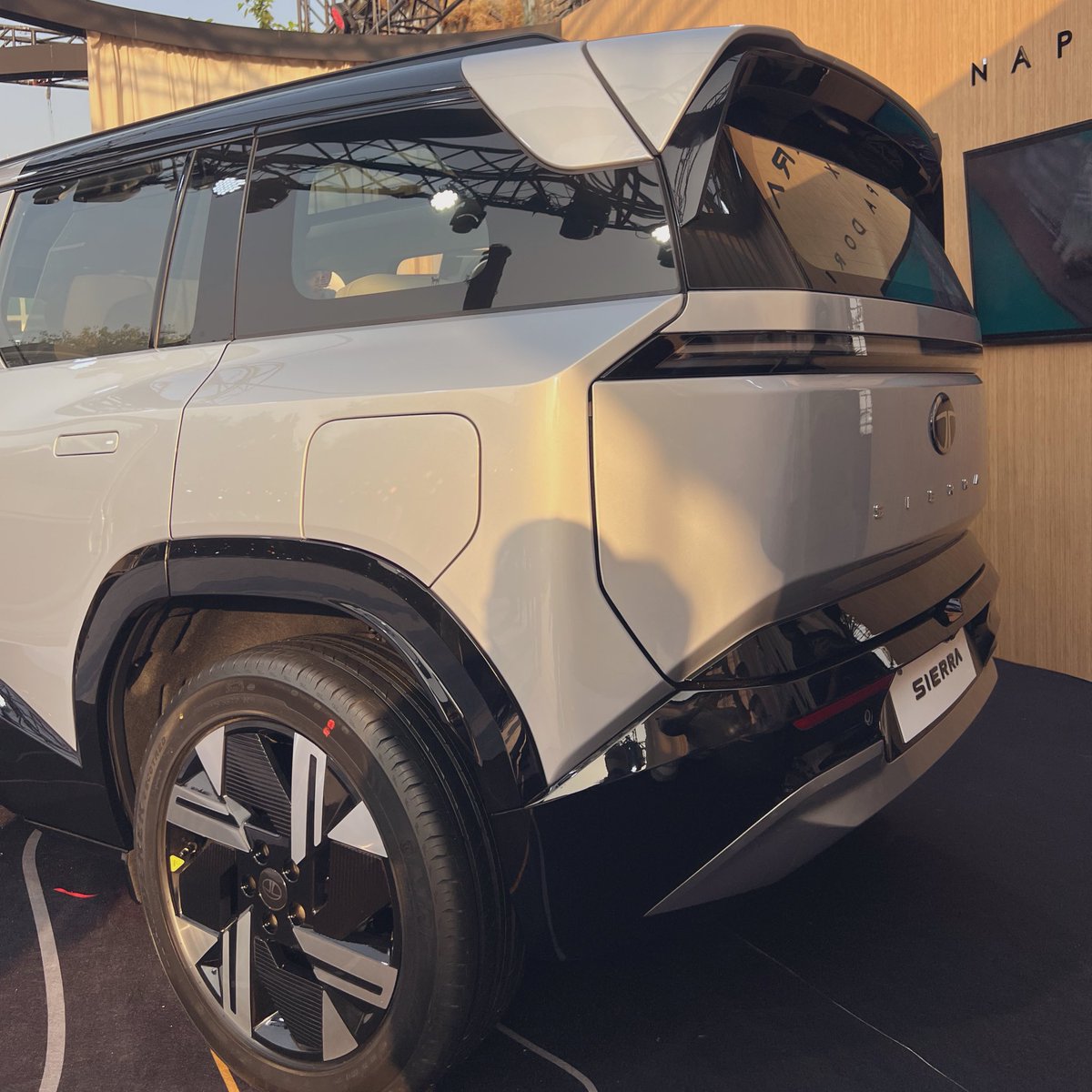 volklub's tweet image. Tata Sierra looks the best in silver.

Sharp elements, a few subtle lines, and the dual-tone effect with some black elements make it look its best in silver. Very similar to why the Virtus looks great in silver too for the same reason.

I didn’t shoot much yesterday and was just…