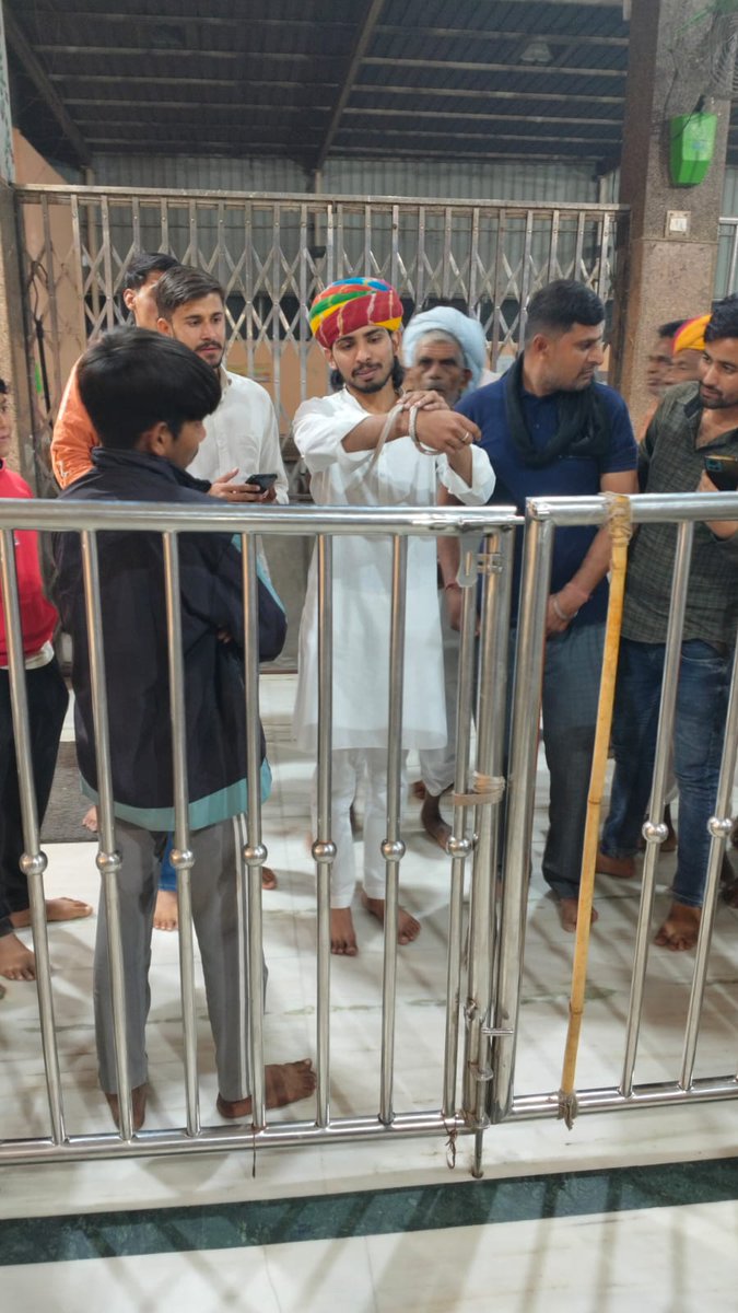 vishaljakhar4u's tweet image. आज श्री वीर तेजा धाम, सुरसुरा में तेजा बाबा के दर्शन कर आशीर्वाद प्राप्त करने का सौभाग्य मिला 🙏

श्री वीर तेजाजी महाराज की 🚩