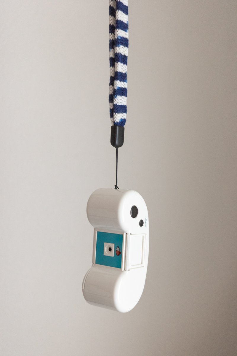 デジタルてんとうむしにストラップをつけたらかなり撮り歩きやすくなっ