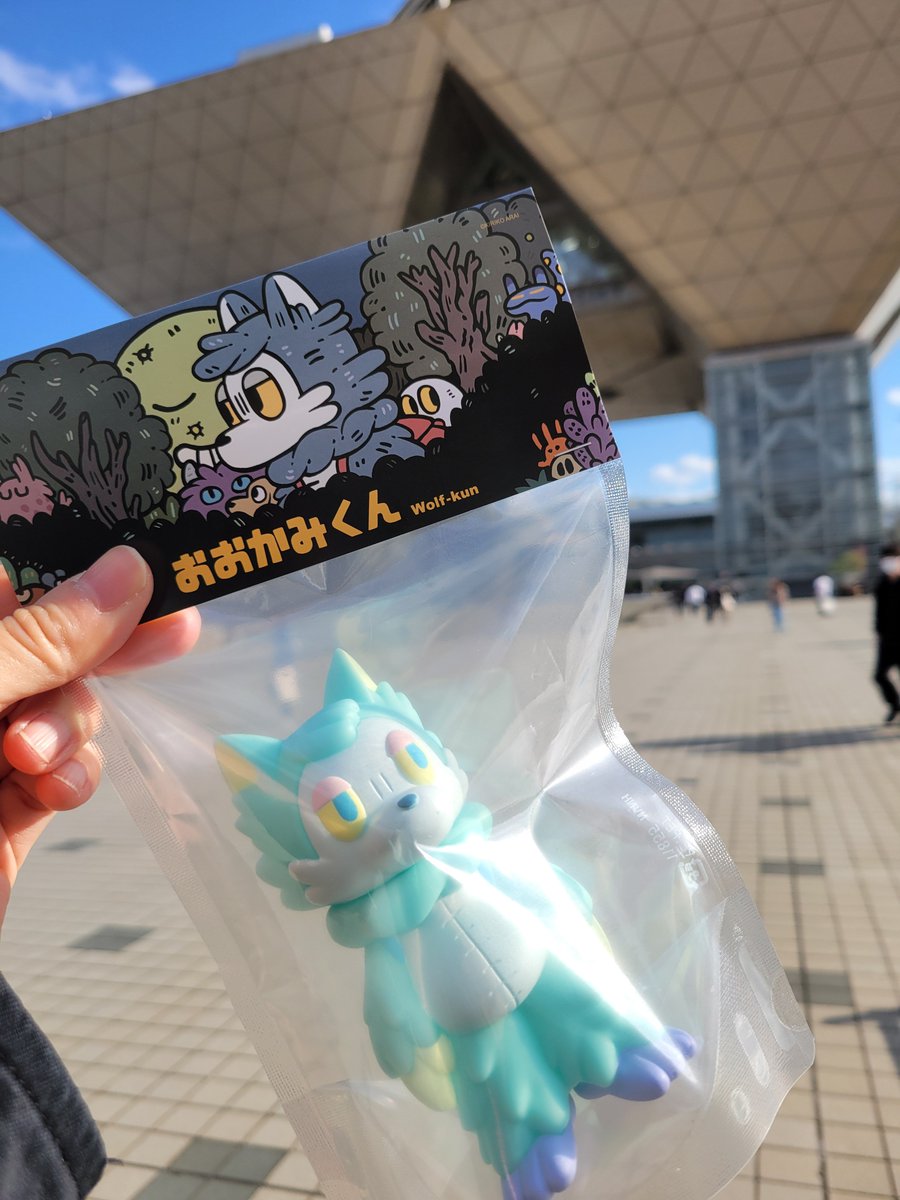 Disneymickey102's tweet image. あらいきりこさんのおおかみくん
待機列が凄かったら諦めようかと思っていたけど昨日よりも列は短いとスタッフさんが言っていたのでチャレンジ
1時間位で購入出来ました！
念願のゆめカラー🍬

#デザフェス62 
#あらいきりこ
#おおかみくん