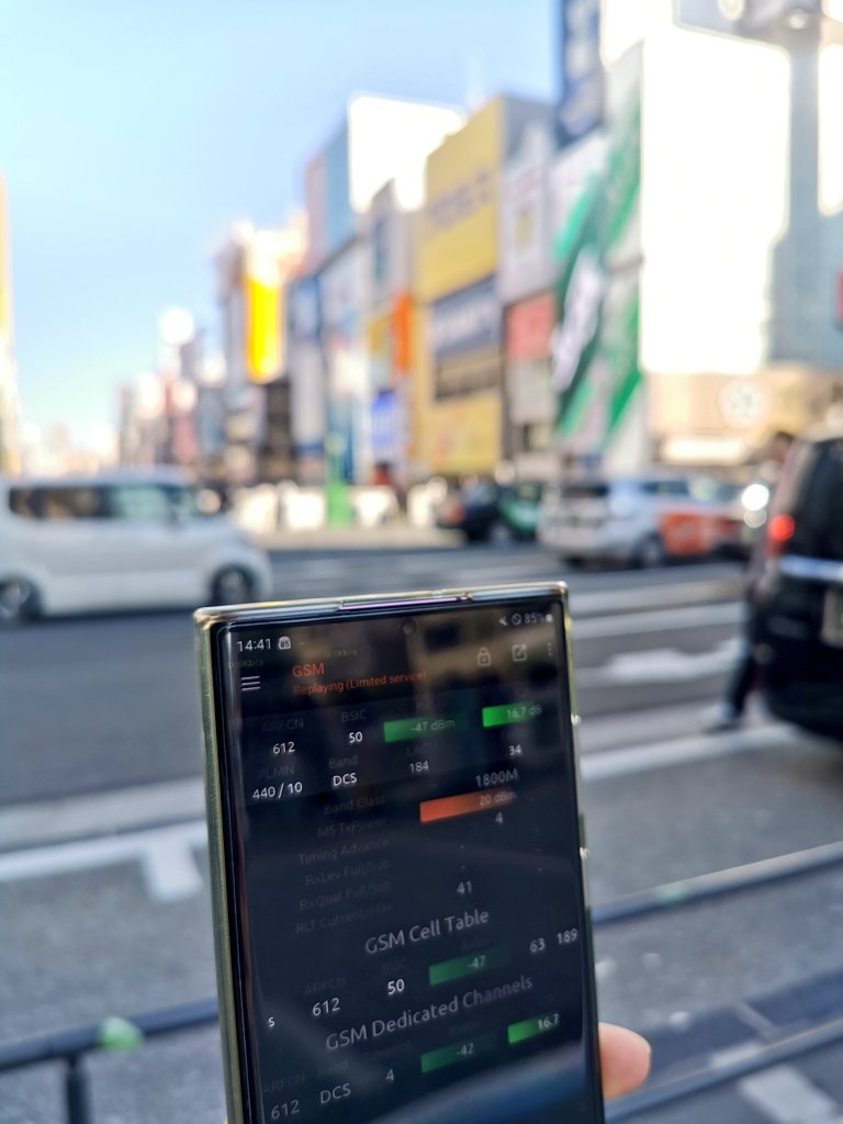 denpa893's tweet image. 【偽基地局出現情報】
11/15昼頃から大阪心斎橋の道頓堀川を中心に複数台の偽基地局が稼動し走行している事を確認
1台は出力が弱くドコモの帯域をすべて出してないので小型な人混みに入れるバイクタイプと推定
もう1台は高出力のため車両搭載タイプと判断
偽基地局側に接続を乗っ取られると…