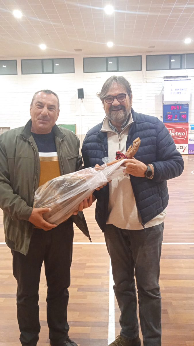 📰|TERCERA FEB|📰
|PATROCINADORES|
El sorteo del Jamón recae en la familia de nuestro alevín Tudor Banut. A disfrutarlo familia!!!