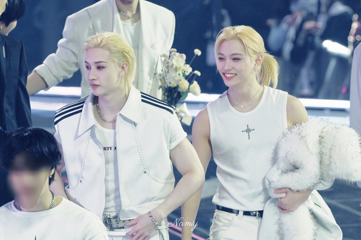 velvetglossfic's tweet image. Definitely a picture worth a thousand words. Or 400K words.