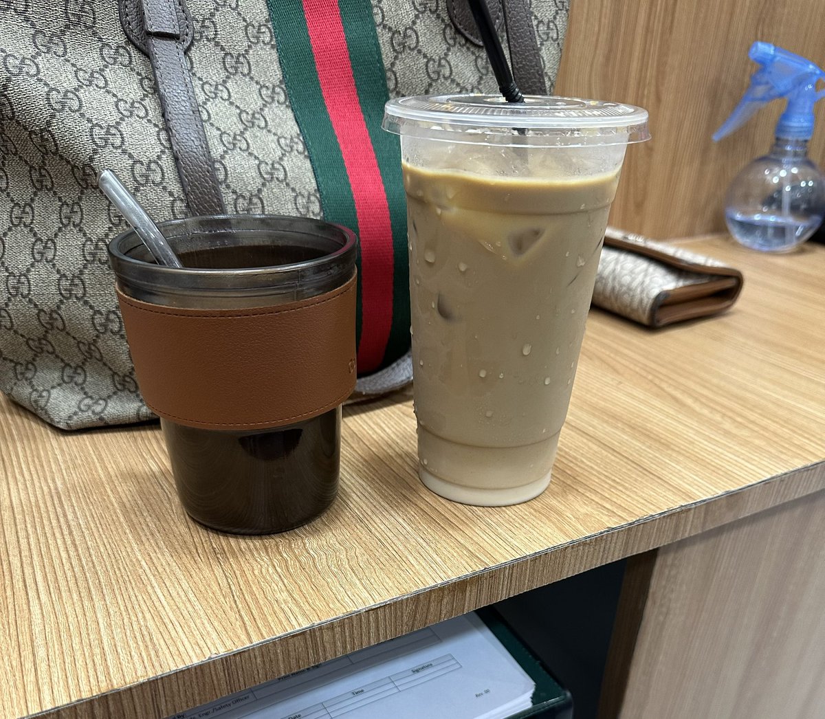 TessaNameless's tweet photo. Tapos na cravings ko pero nag unahan pa silang magbigay ng kape.🥹
Hot&Cold Kaffee mit Milch
#Palpitation https://t.co/cGhbUBHGlC