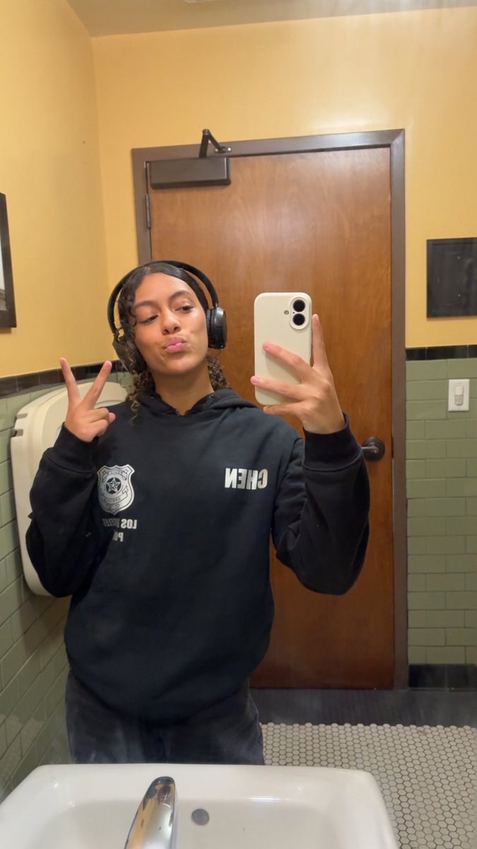 itss_jeli's tweet image. Very late Halloween post but here was my costume!! @Mel13Oneil