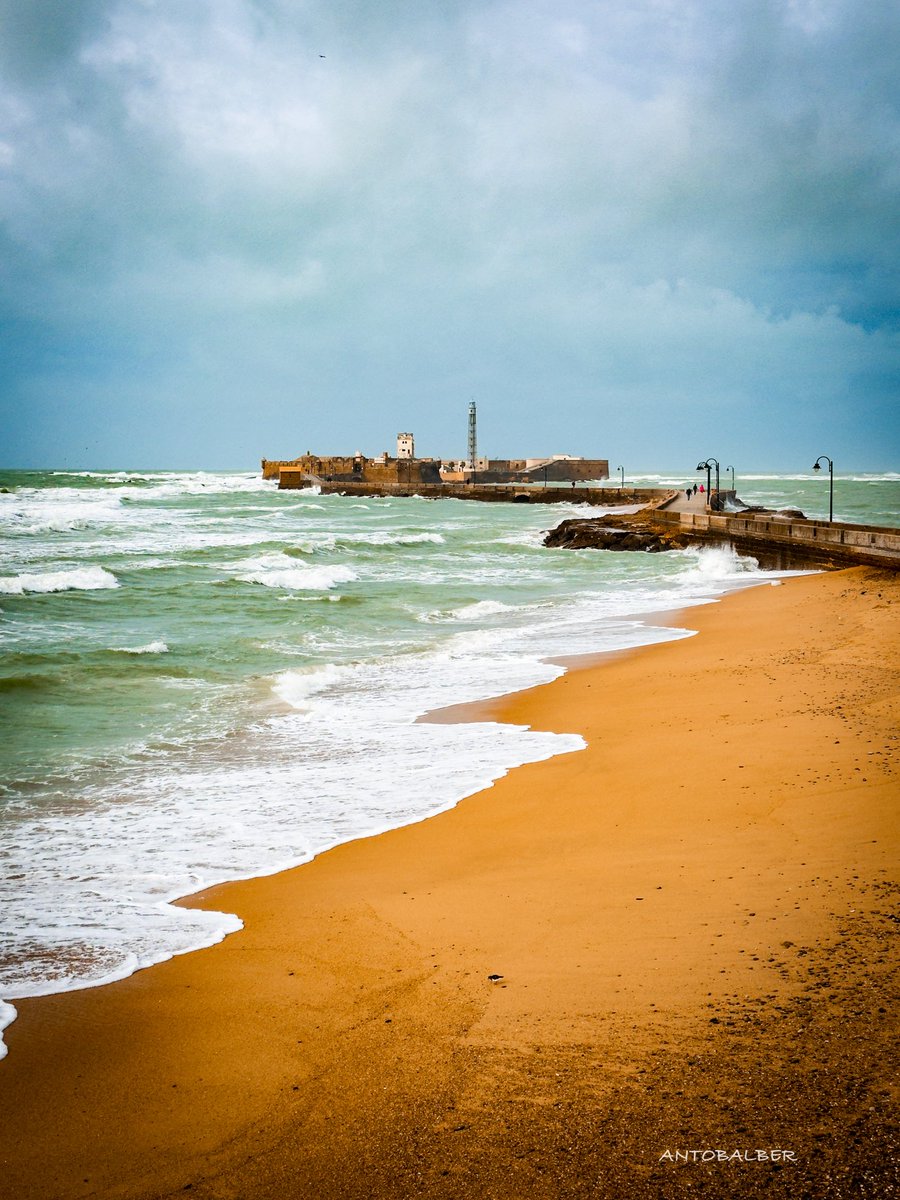antocoleta67's tweet image. Así es Cádiz desde mi objetivo. 📸📸📸🌅🌅🌅☁️☁️☁️🌧️🌧️🌧️