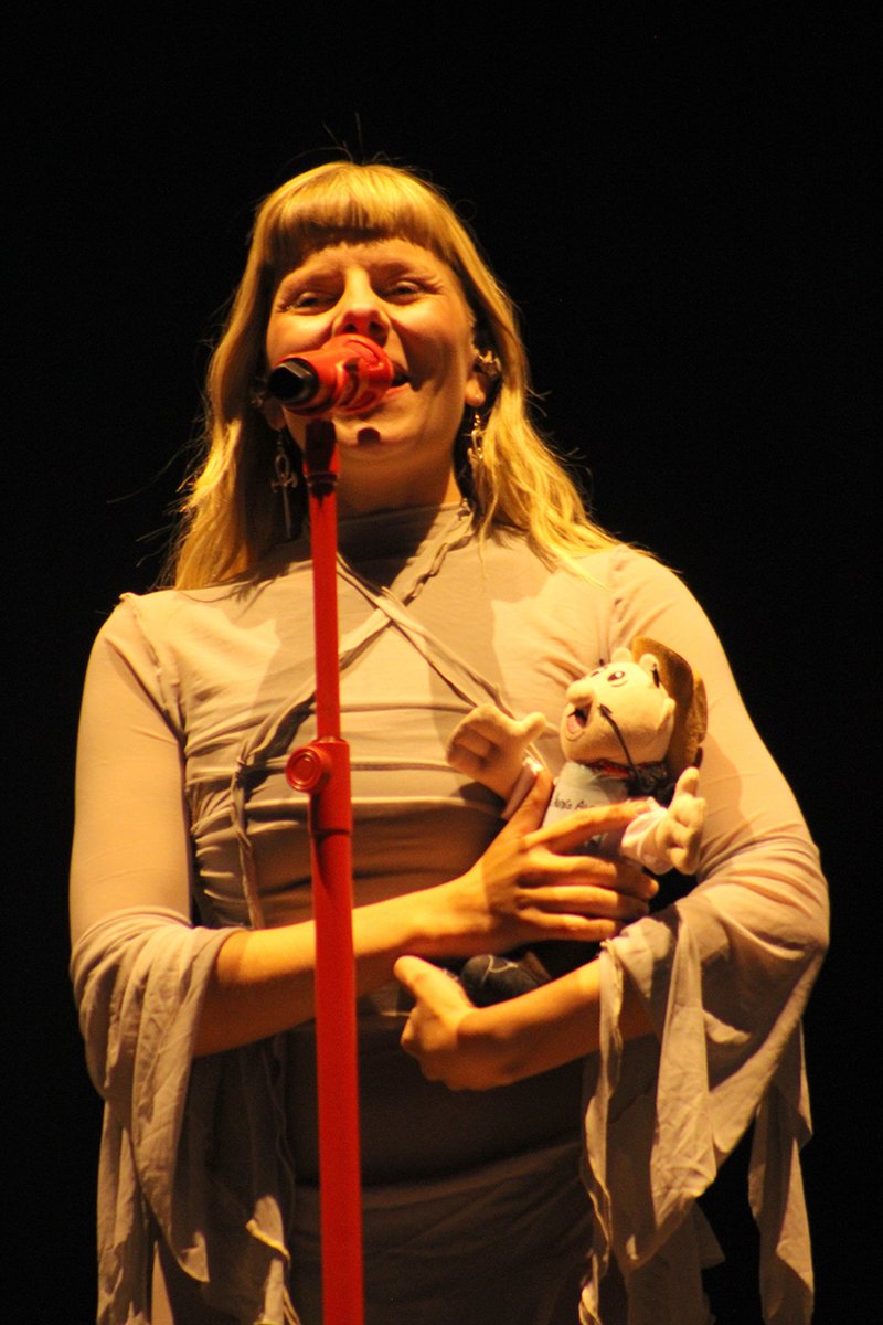 photolivemusic's tweet image. @drsimioficial Momento cuando #Aurora recibe nuevamente su  #DrSimi en el #CoronaCapital2025 #CoronaCapital25 #CoronaCapital @Auroralatam @winiberto @misraim_alvarez @bleusorciere @ChuchoRamone01 @gflores @Las_Editoras @nataliacanoMX  @El_fusilmx @ManoloFrausto