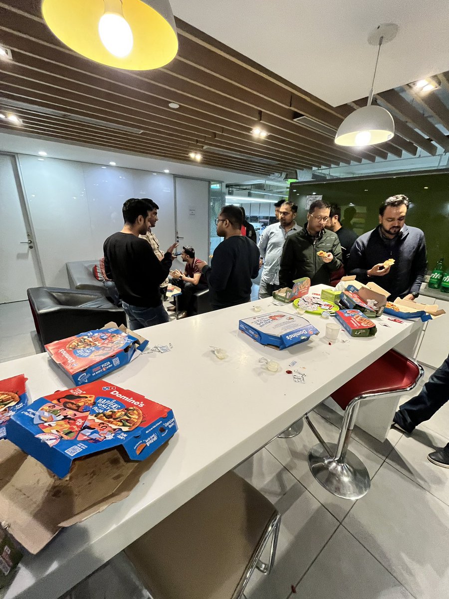 bhavsarakash12's tweet photo. Major release night at @ETMONEY yesterday.

My first time experiencing the chaos and energy up close.

As a designer, it opened my eyes to how things actually get built. 🚀 https://t.co/dSrTylK1uo