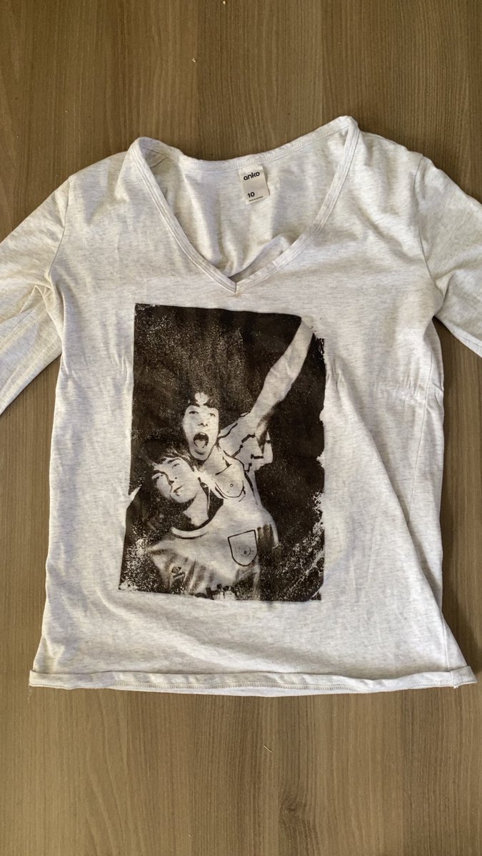 madferroasis's tweet image. diy oasis top wooo 🔥(gotta improve my printing skills) #oasis