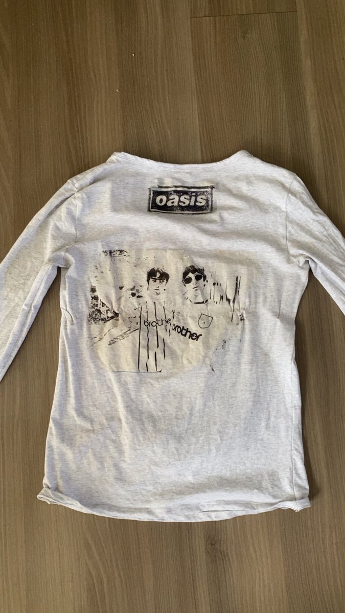 madferroasis's tweet image. diy oasis top wooo 🔥(gotta improve my printing skills) #oasis