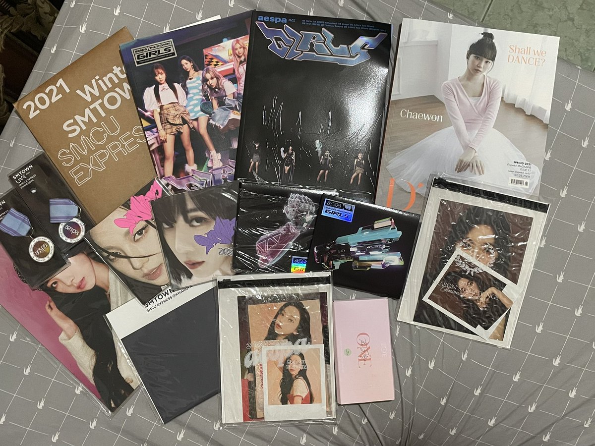 revelkwangya's tweet photo. aespa winrina pcs + random non pc merch freebies 

prices are very negotiable since this is a qs! (bilhin nyo na pls nakatambak na lang talaga sila dito 🥲) 

🏷️ wts lfb aespa karina winter iz*one chaewon red velvet rv irene ph https://t.co/MFOs84WldQ