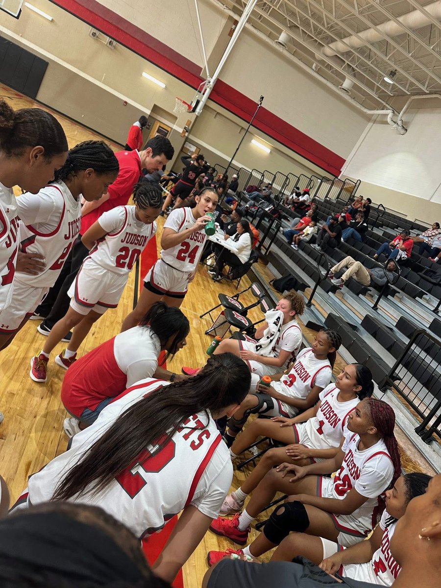 Lana Surmons tweet media