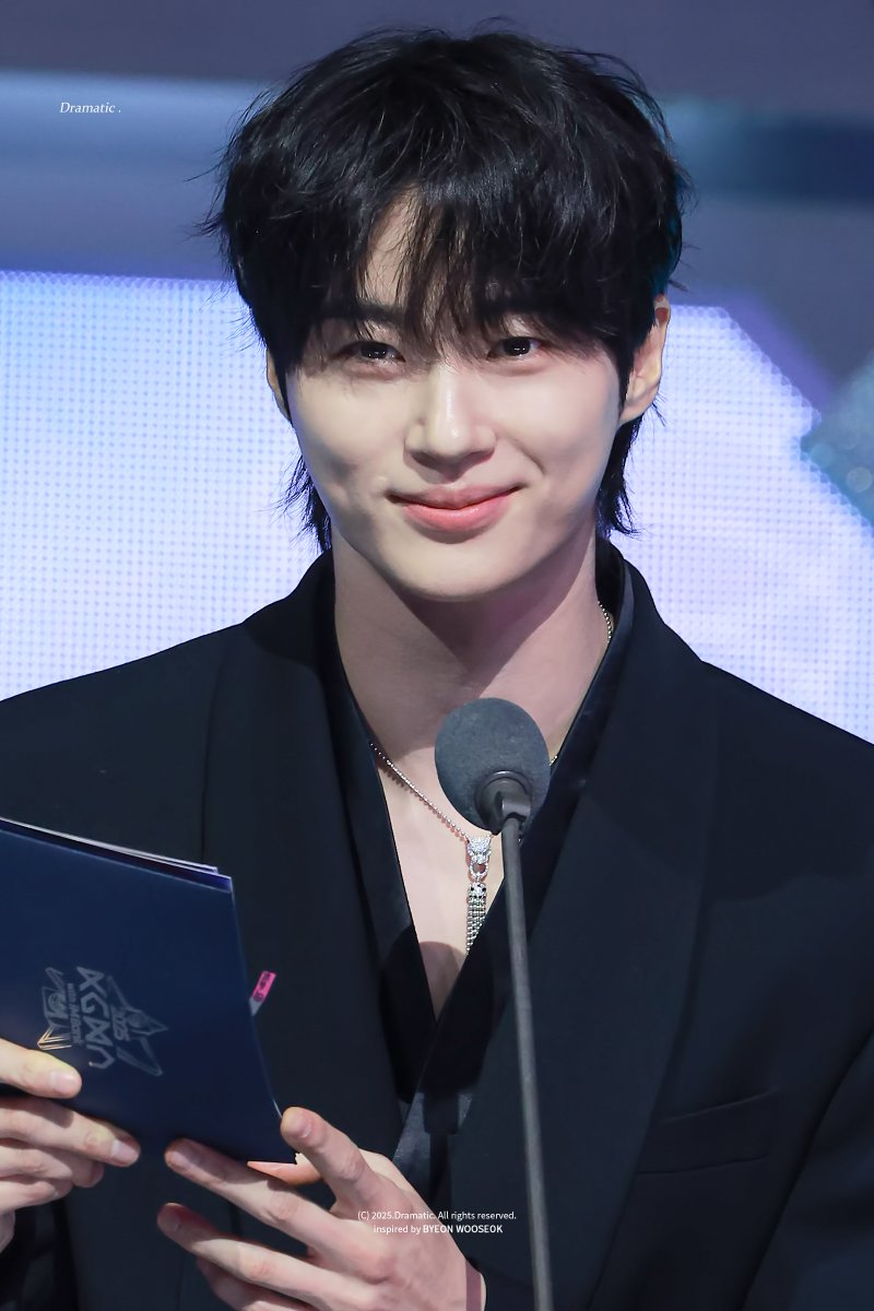 251115 KGMA 
차카니 강아디 .. ♡
#변우석 #ByeonWooSeok