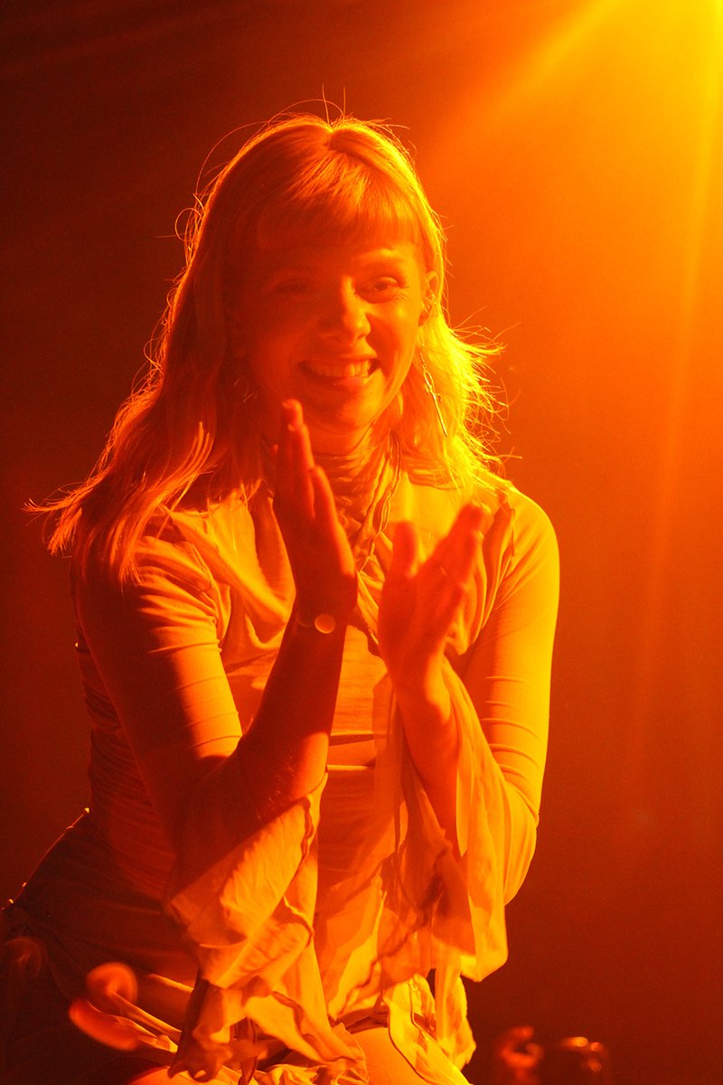 photolivemusic's tweet image. @drsimioficial Momento cuando #Aurora recibe nuevamente su  #DrSimi en el #CoronaCapital2025 #CoronaCapital25 #CoronaCapital @Auroralatam @winiberto @misraim_alvarez @bleusorciere @ChuchoRamone01 @gflores @Las_Editoras @nataliacanoMX  @El_fusilmx @ManoloFrausto