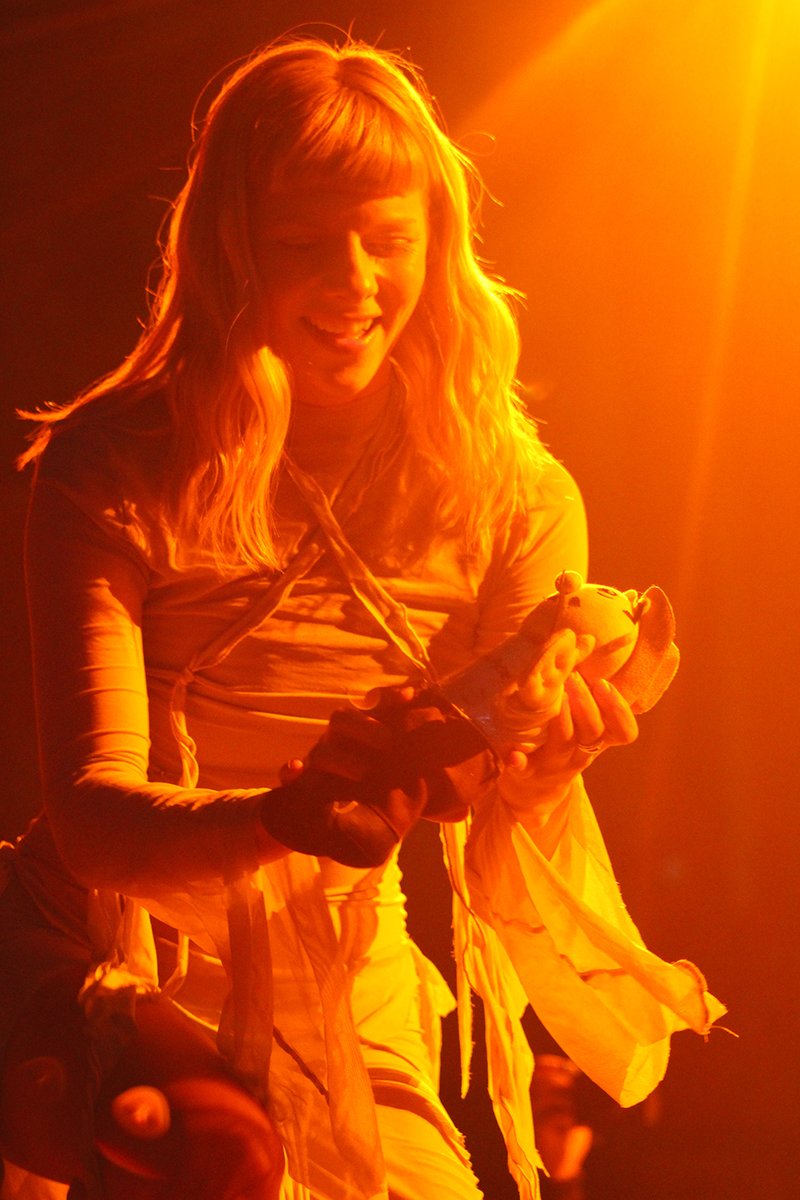 photolivemusic's tweet image. @drsimioficial Momento cuando #Aurora recibe nuevamente su  #DrSimi en el #CoronaCapital2025 #CoronaCapital25 #CoronaCapital @Auroralatam @winiberto @misraim_alvarez @bleusorciere @ChuchoRamone01 @gflores @Las_Editoras @nataliacanoMX  @El_fusilmx @ManoloFrausto