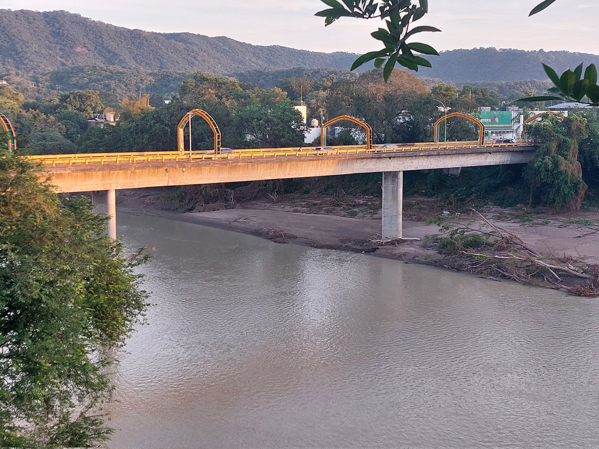 marescamilla's tweet photo. PUENTE SOBRE  EL RIO AMAJC, TAMAZUNCHALE SLP. https://t.co/8kxZmEGZD1