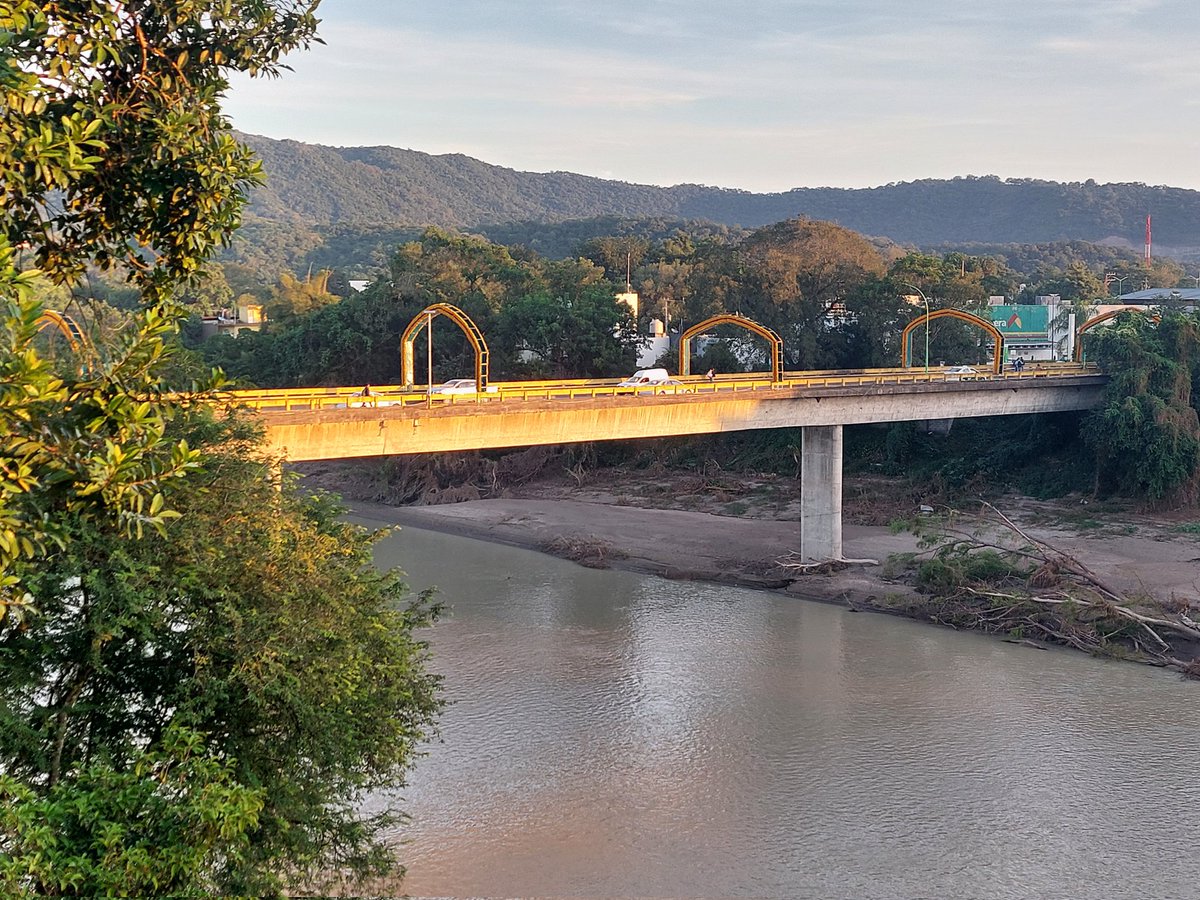 marescamilla's tweet photo. PUENTE SOBRE  EL RIO AMAJC, TAMAZUNCHALE SLP. https://t.co/8kxZmEGZD1