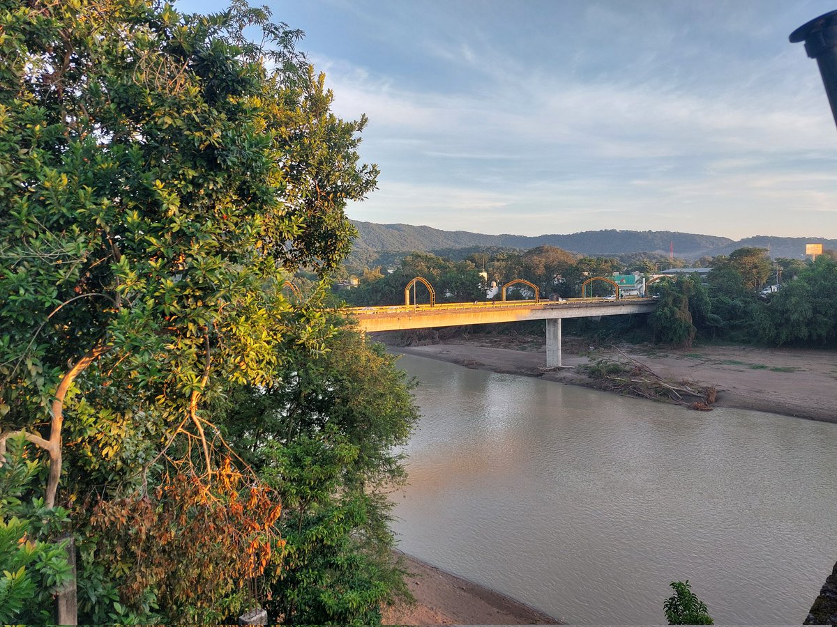 marescamilla's tweet photo. PUENTE SOBRE  EL RIO AMAJC, TAMAZUNCHALE SLP. https://t.co/8kxZmEGZD1
