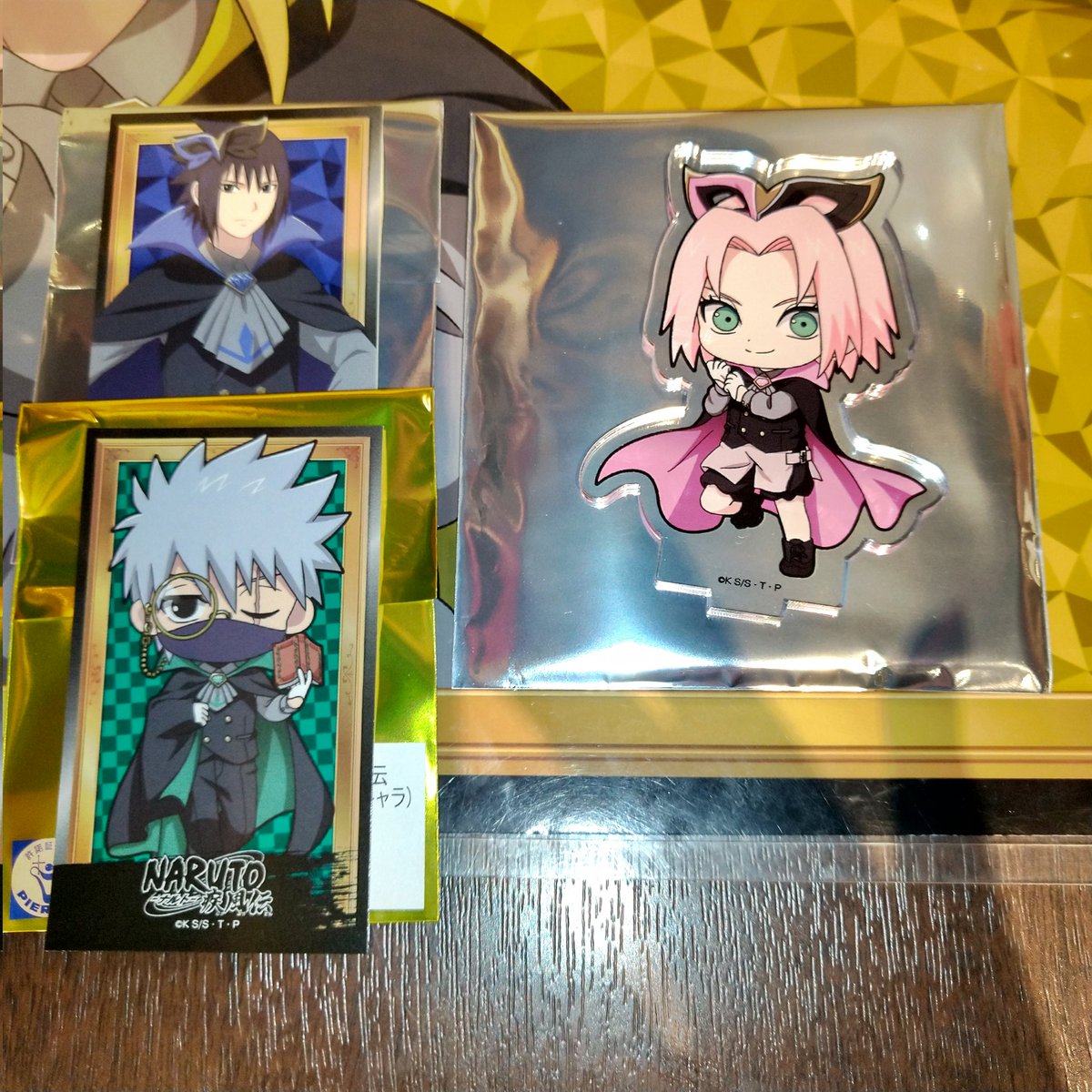 今日のランダム！ 1つずつ買ったアクスタは推しで喜んだら、缶バッジ