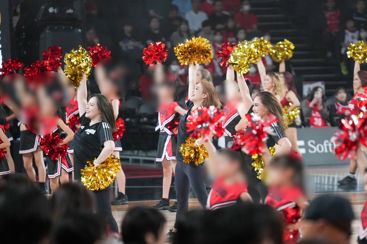 今までのキッズチアのお披露目で先生たちも一緒に踊ることはなかったのに、昨日突然踊り出して泣きそうになった😭
YUIちゃんのパフォーマンスなんて何年ぶり…？😭？
YUUKAさんとRENAさん、先生続けてくれててありがとう😭✨