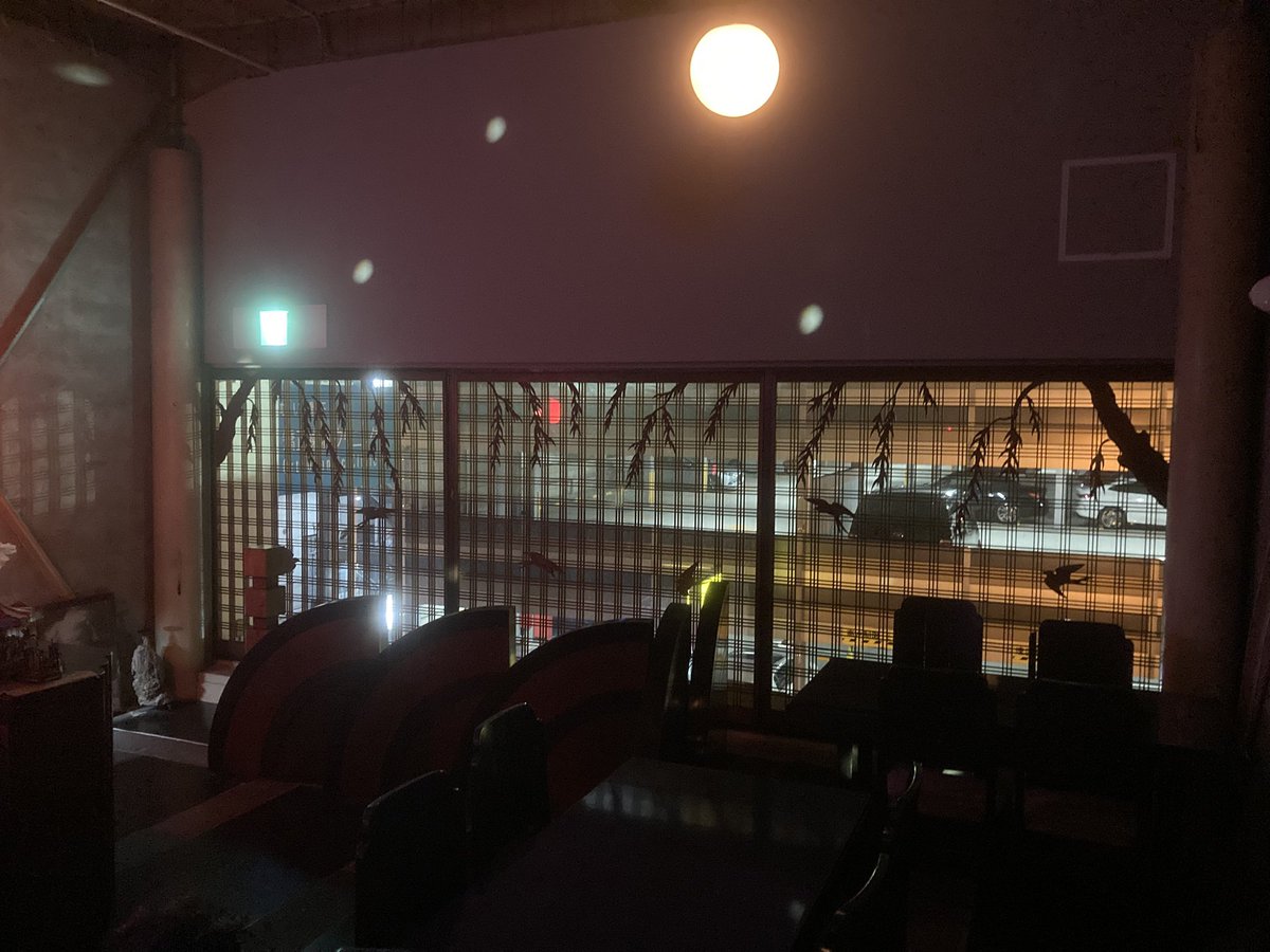chat_et_vin's tweet photo. 朋有り遠方より来る、亦た楽しからずや。
大学の同期5人で集まった。
1人は福岡で実に30数年振りの再会だった。
T-LABで宮田さんオススメのワイン🍷と美味しい料理を堪能。
その後CO-HOUでマーヴィンやシャーデーを聴きながらジン・ライム🍋🟩
#ポムドテール #tlab
#restrauntbar #cohou https://t.co/fniaIjqA4z