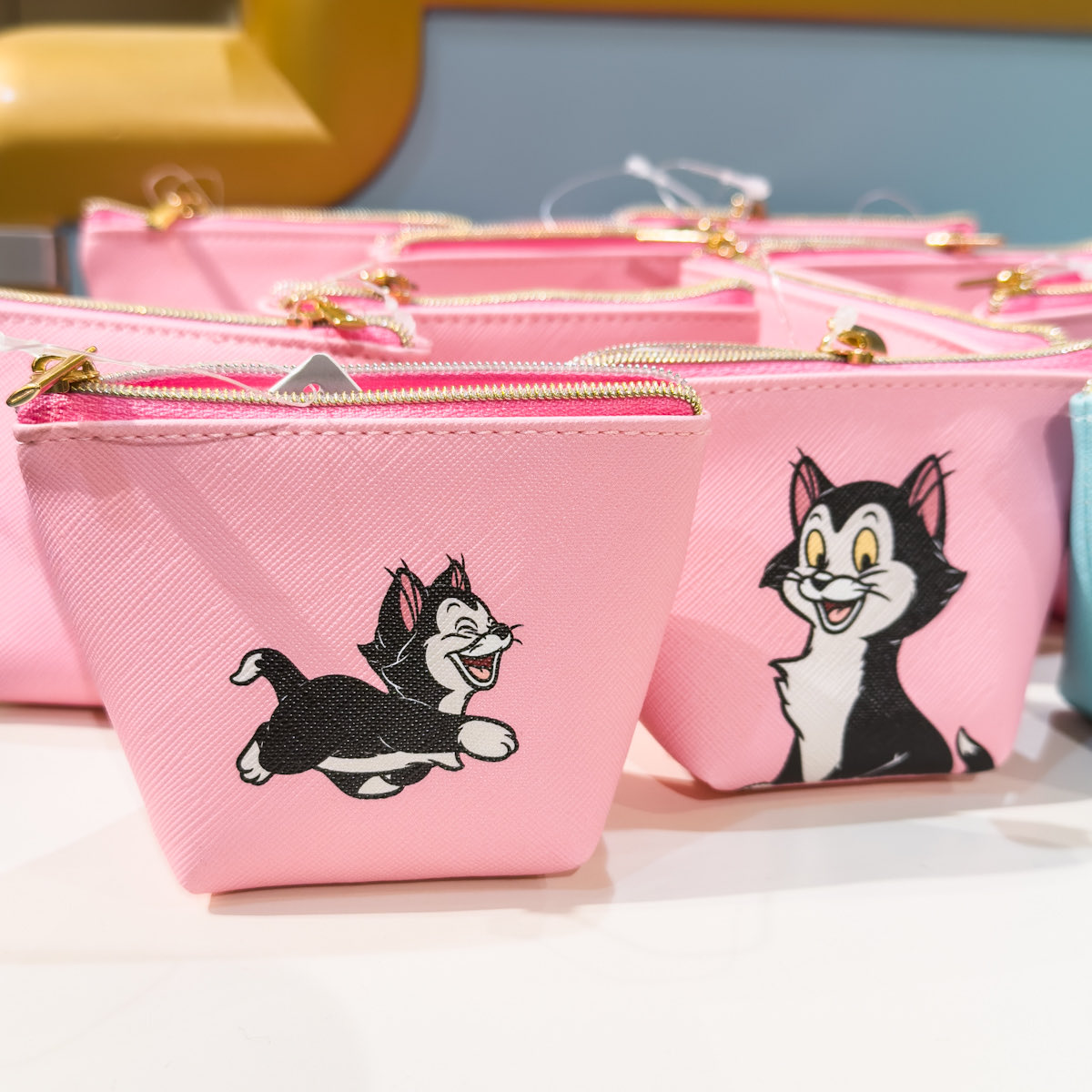 チップ＆デール　ディズニーストア　ポーチ　ミラー 両面かわいい！ 「ディズニーストア」 ペリー、フィガロ、チップ