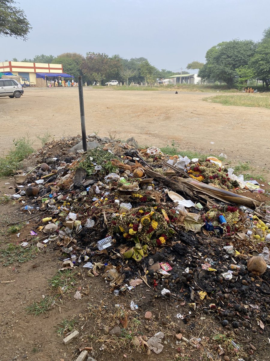 nitheesh_in's tweet image. Lack of amenities and lack of waste management in Naatraayan Swamy Temple, Vellakovil. I think the temple management is in deep sleep. The concern department need to take actions. @tnhrcedept @PKSekarbabu @mp_saminathan