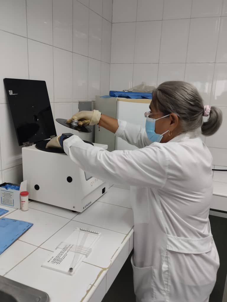 CubacooperaveG's tweet photo. Exámenes con la calidad requerida y un servicio óptimo distinguen la labor diaria en el departamento de Laboratorio Clínico del Centro Diagnóstico Integral (CDI) Ernesto Che Guevara,ubicado en el municipio San Juan de Los Morros. 
#CubaPorLaVida
#CubaCoopera https://t.co/RELGpLMcXK