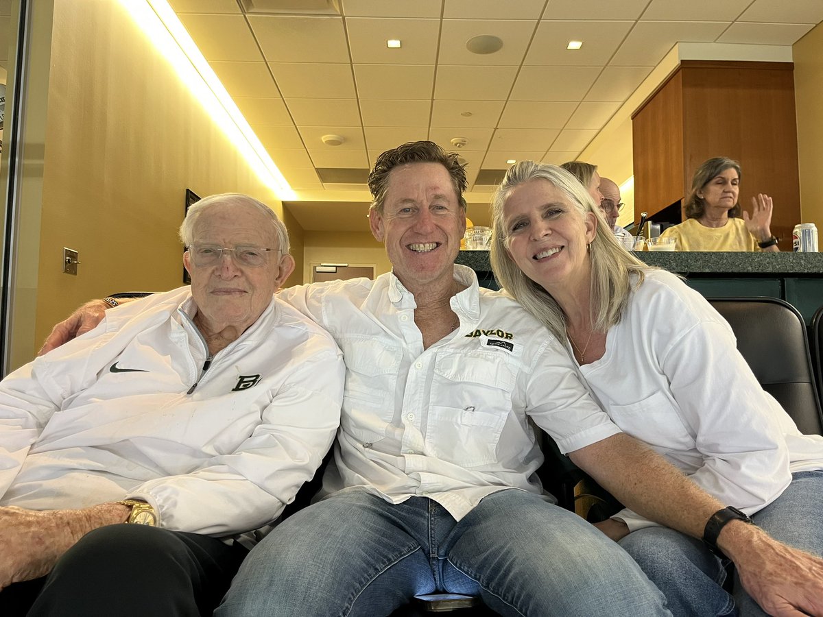 Always great to be at a game with the G.O.A.T. #GrantTeaff 
And of course his beautiful daughter <a href="/LayneTPittman/">Layne Teaff Pittman</a>