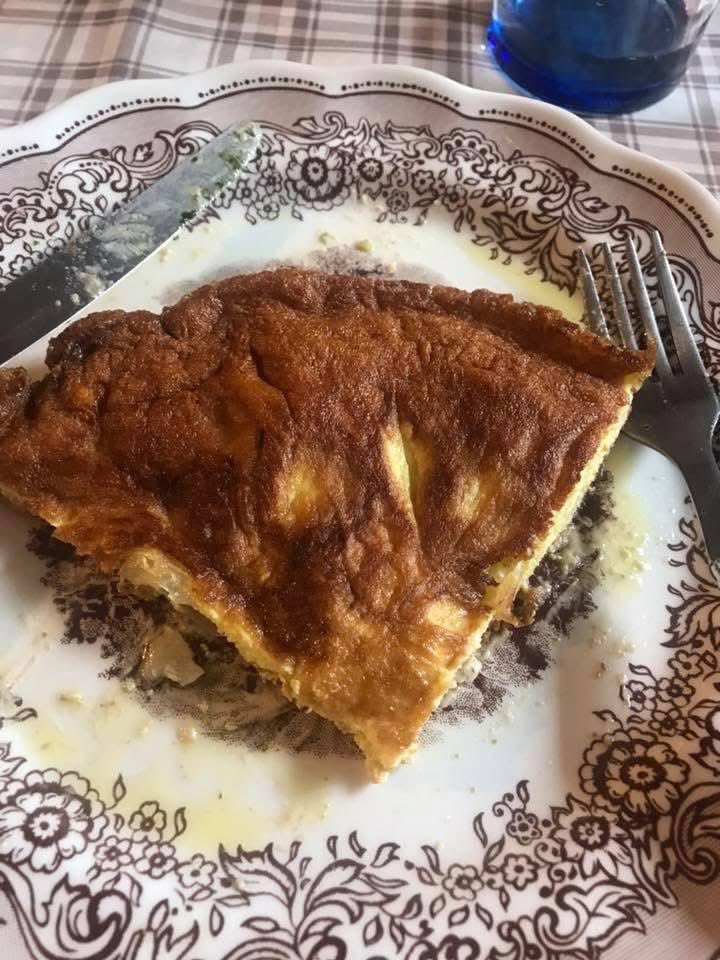 family__saya's tweet image. มื้อนี้ขอเป็นอิตาเลียน ไม่พึ่ง “รสดี”
เพราะเชฟประจำบ้าน ก็คือตัวฉันเองกลับมาแล้ว 🇮🇹 ไข่เจียวหอมใหญ่ฟุ้งๆราวีโอลีไส้ผัก ราดซอสวอลนัทแบบผู้ดี🤣
ผักโขมผัดเนยกับเมล็ดสนแบบไฮโซ🤭รวมทุกอย่างในจานเดียว😋“น้าหนูกินไม่เป็น”AI-chan:กว่าว😩😭

#HomemadeItalian #ChefAtHome #RavioliLover