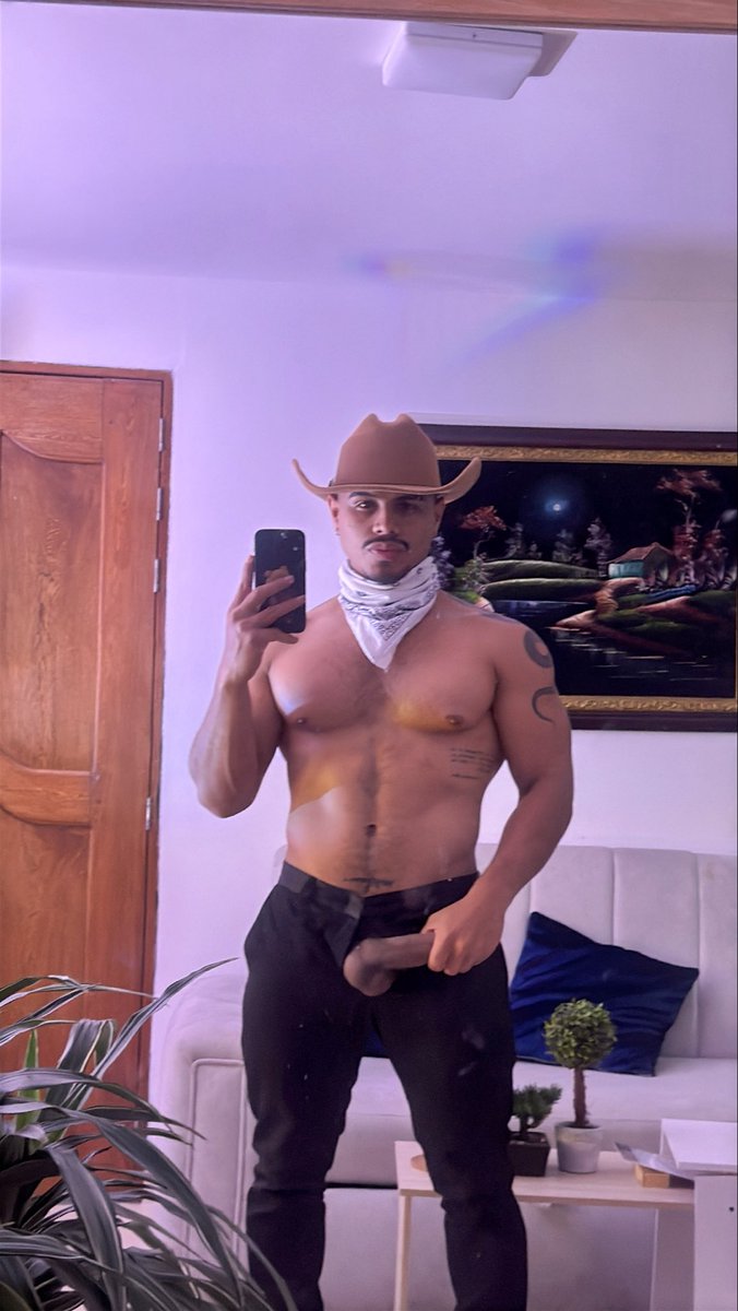 Una mmadit4 con mucha salivita es lo que necesito en este momento🤤
instagram.com/jeymoli24/