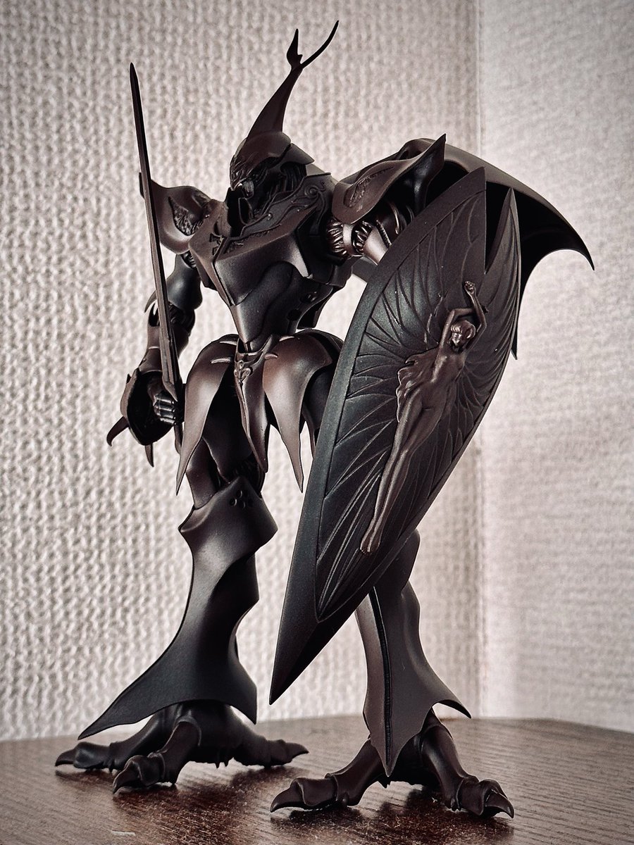 t_hobby190001m's tweet image. PLAMAX サーバイン、サフまで終わりました。凄まじく格好良い…！
塗料が乗った途端、造形の鋭さや密度が一気に浮かび上がってきて、思わず見惚れてしまいました。
このキット、本当に“感動レベル”の造形ですね。
盾は磁石を仕込んで、着脱できるようにしています✌️
#PLAMAX #サーバイン