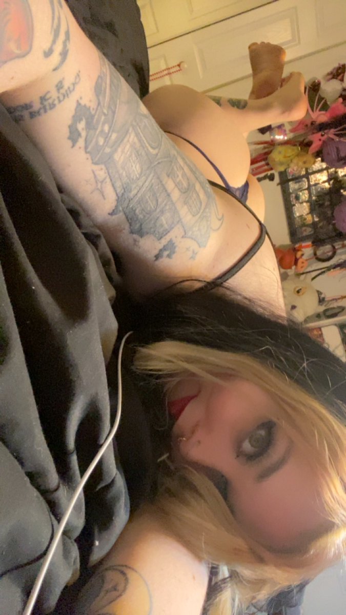 🎶“I knew it was love
When I rode home crying
Thinking of you fucking other girls.”🎶🎶