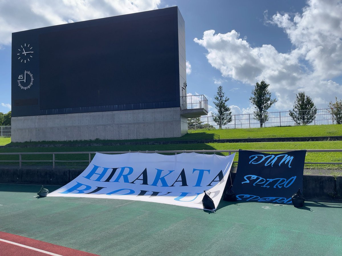 fcth2025's tweet photo. さぁ抜けるほどの青い空！！
今年最後のアウェイは南の果て沖縄！
夏日で飲水タイムも考えられる中での試合です！
お土産に3を持って、来週まで希望を繋げましょう！！
#ティアモ枚方
#fctiamo
#FCティアモ枚方 https://t.co/VUC7gB7mW1