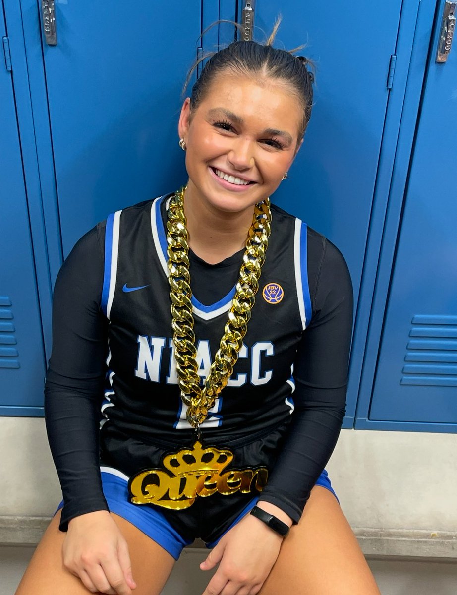 👑 QUEEN OF THE COURT in Game 1 of the Kirkwood Classic is Ella Mullenbach! 🎉 Ella had 20 points in the victory with 6 three pointers, 3 assists, 3 steals!! 🔥
#GONIACC