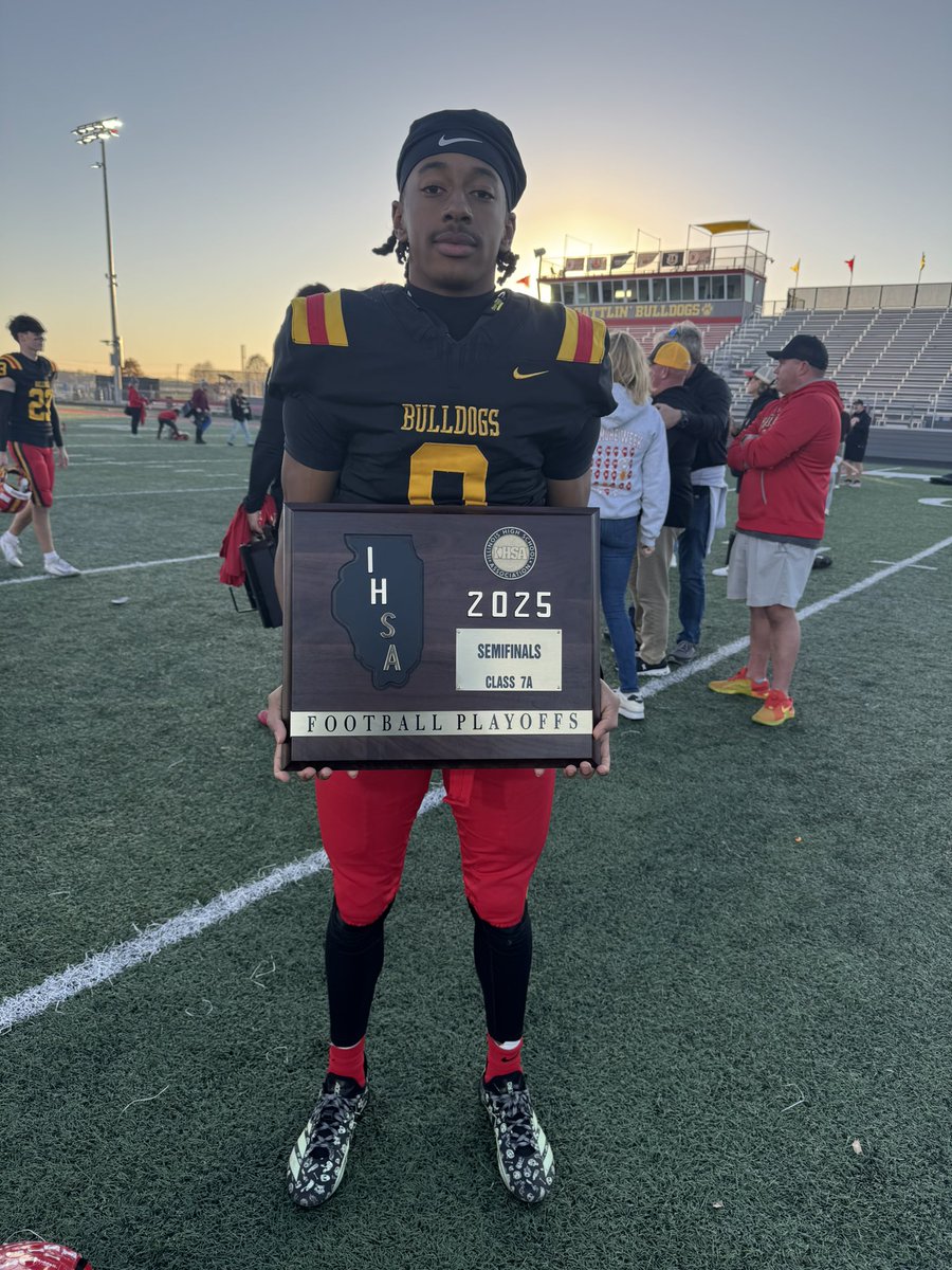 AshiruDarin's tweet photo. Playoff Round 3 - Win!
On To The Next #OneMoreWeek
@BataviaFootball @EDGYTIM @PrepRedzoneIL @Sports4Illinois https://t.co/w4M7i2KHSK