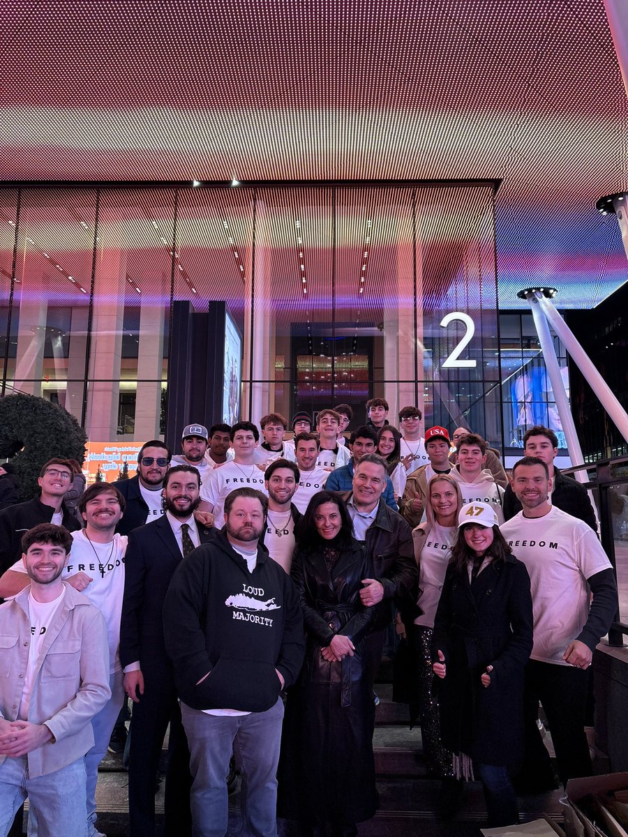 huriataj's tweet image. Thank you @SenMcCormickPA for stopping by and talking to our @tpusastudents at Madison Square Garden tonight for #UFC322! 

Senator McCormick has not only supported our students in the Commonwealth of PA, but continues to show up for @TPUSA. 

For @charliekirk11 🤍