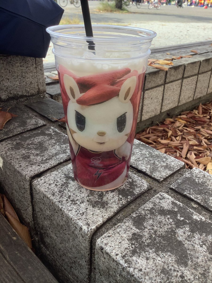 ストロベリーミルク。 いちごの果肉入りのいちごみるくだ。 炭酸じゃ