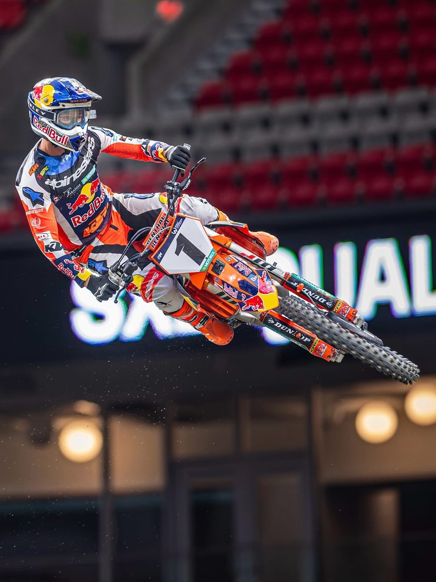 DozerTweets3's tweet image. Eli’s first race in the orange bike ends in a win! LETSS GOOOOO!