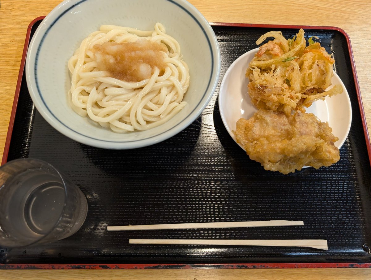 お昼ご飯してます〜うどんうどん