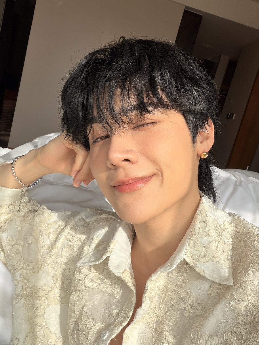 peatwasu's tweet photo. woke up like this 🌤️

PEAT GUANGZHOU TRIP
#OneDayTripWithPeat https://t.co/KrvdHHnONY