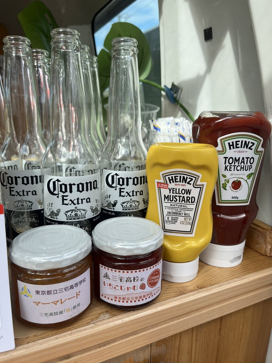 kitchencar_acos's tweet image. 本日も〜15:00 OPEN
休日の食事を、少し特別に🌭

#acos #アコズ #ホットドッグ #キッチンカー #三宅島 #伊豆諸島 #東京