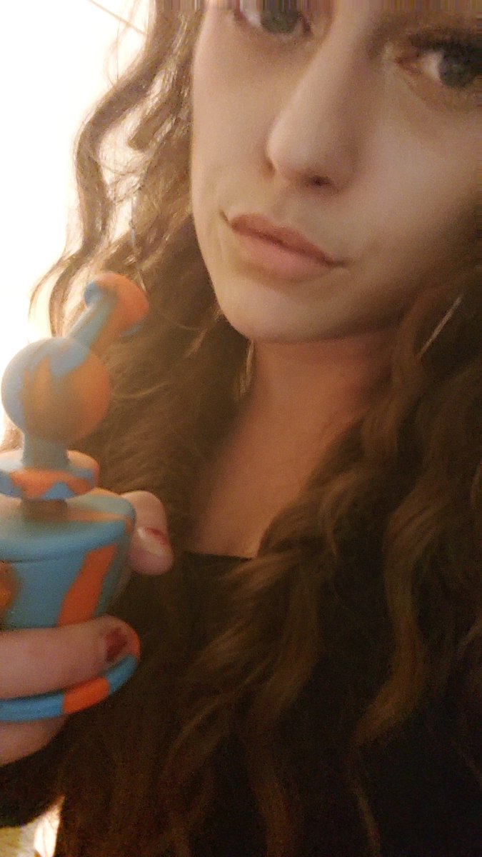 DrainItAnika's tweet photo. Come watch me smoke, snack, and not even pretend to care about you. Live ignore in minutes.
#findom
#ignoresession #walletdrain https://t.co/STF6nObgtm