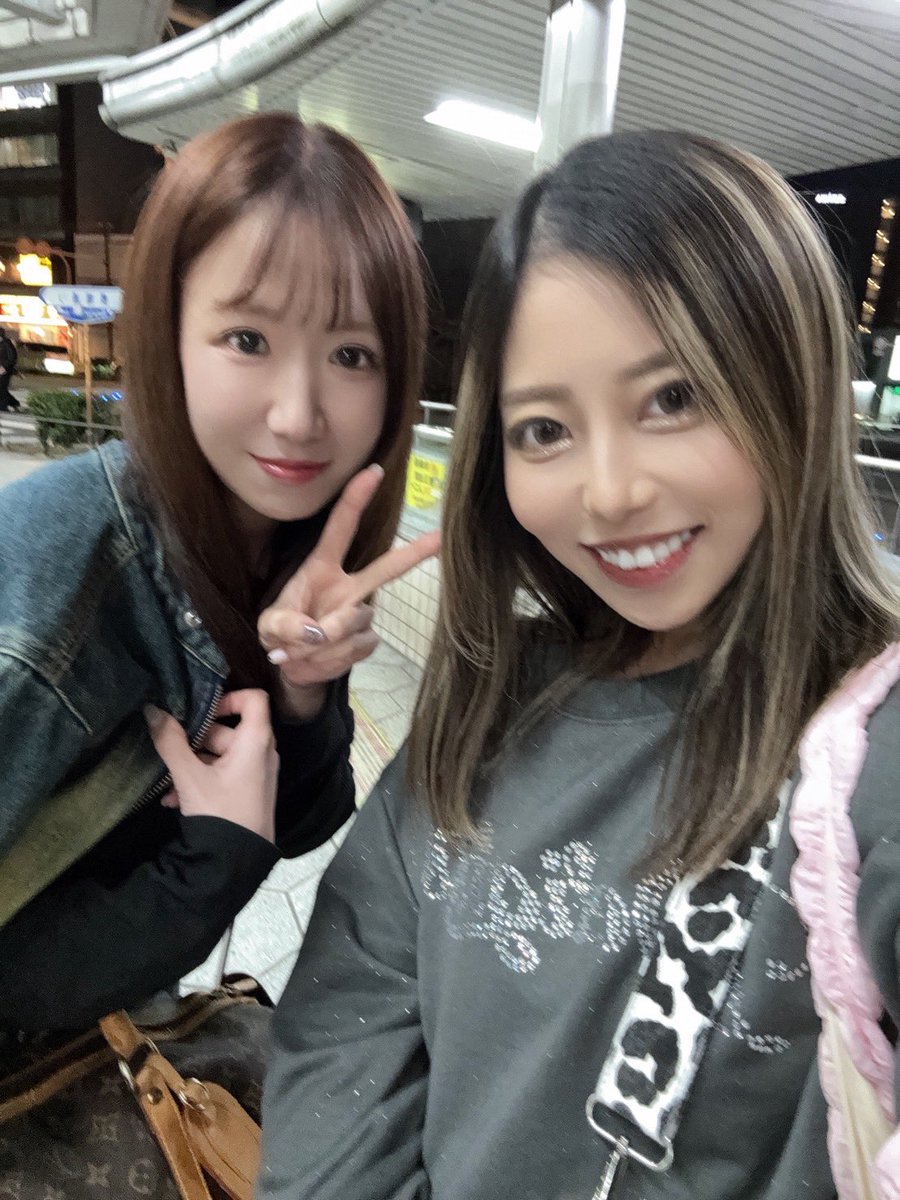 Mayum1_h's tweet photo. 昨日のさきちゃんとのカラオケ配信
ありがとうございました☺️🩷

イベ3日目まずは12:30-13:30で歌配信します🎧
デイリーミッションでタップあと今日中に200k必要です！！
ギフトミッションも全然クリアできてないです😣
できるかぎりで応援してもらえたら嬉しいです🥺🩷

https://t.co/j13P9uaxzg https://t.co/aWUZXfE7CD